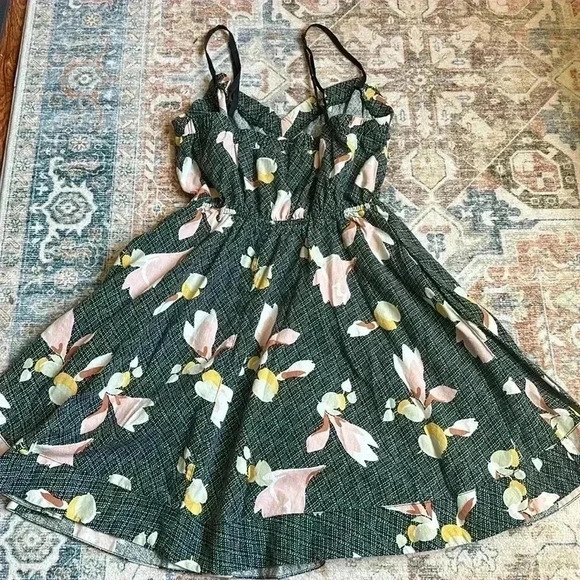 Cute dress - Picture 2 of 3